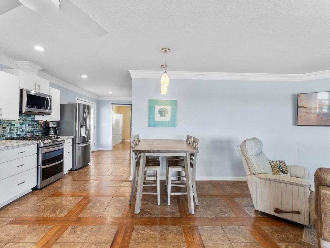Dining room, Interior, Kitchen, Pendant Lights, Recessed Lighting, Stainless Steel Appliances