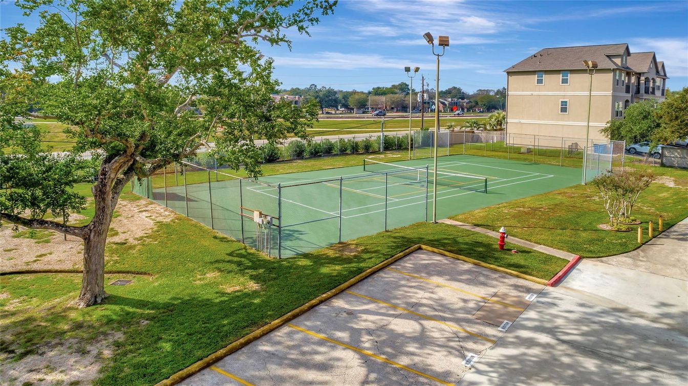 Exterior, Tennis Courts