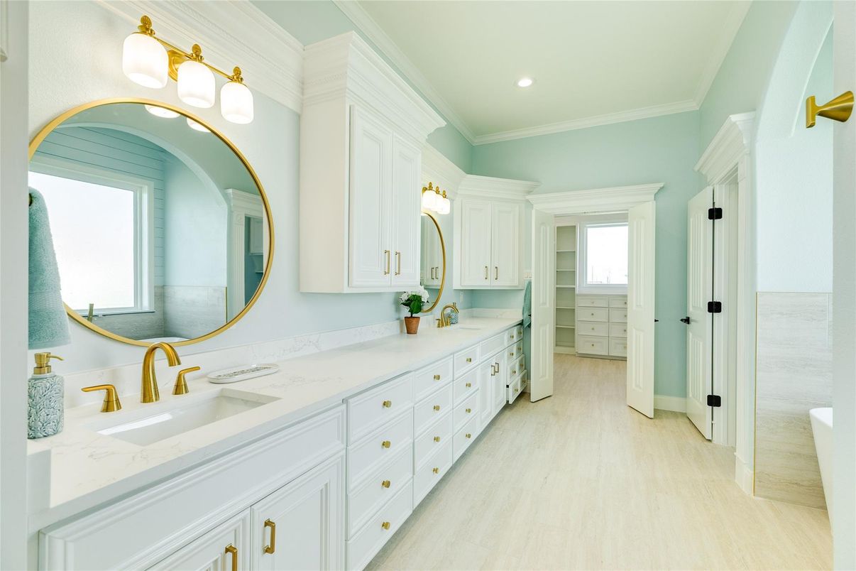 Bathroom, Dual Sink Vanities, Interior, Recessed Lighting