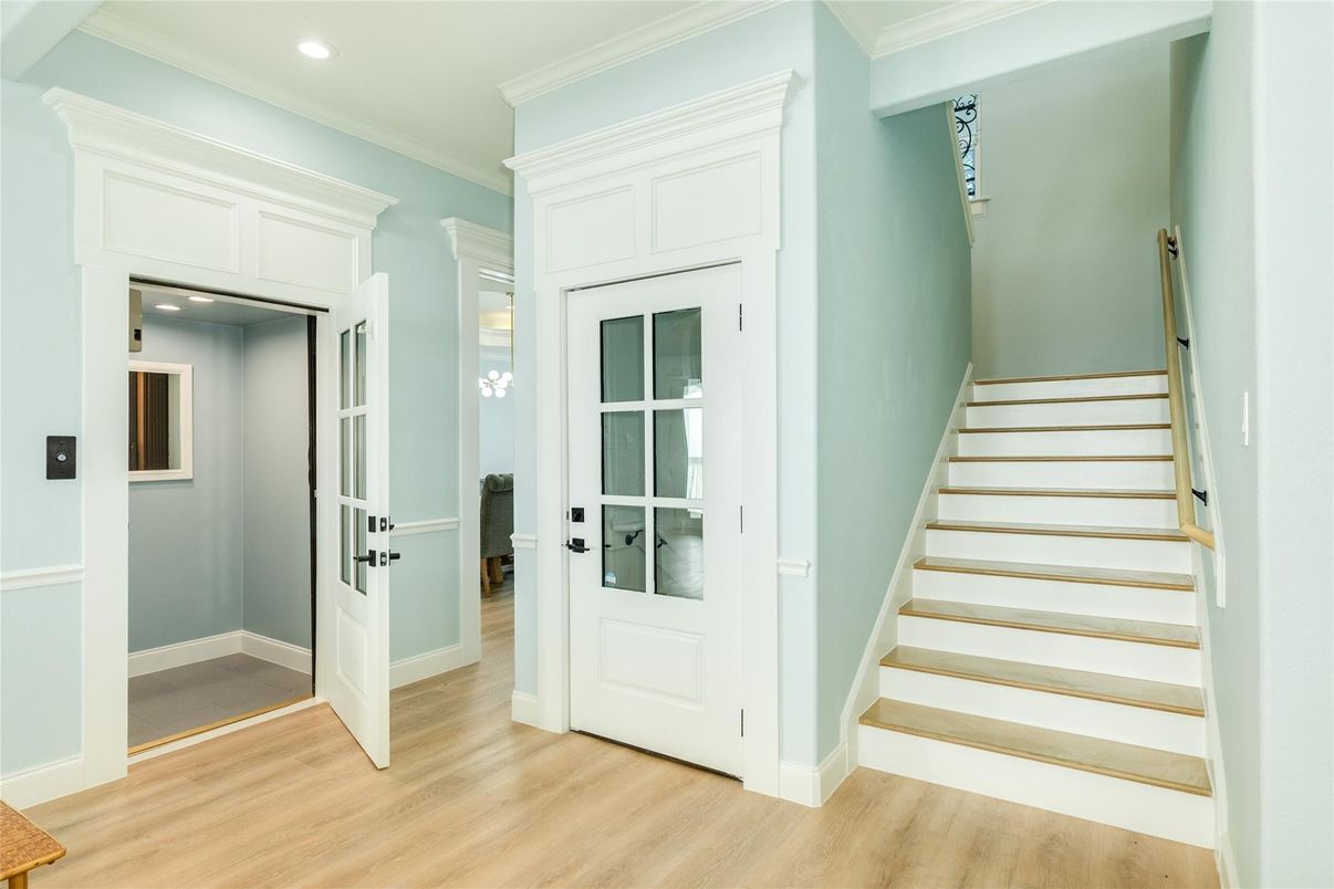 Interior, Recessed Lighting, Wood Texture Flooring