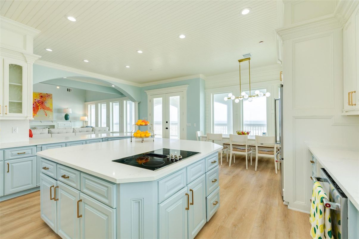 Dining room, Interior, Kitchen, Pendant Lights, Recessed Lighting, Wood Texture Flooring