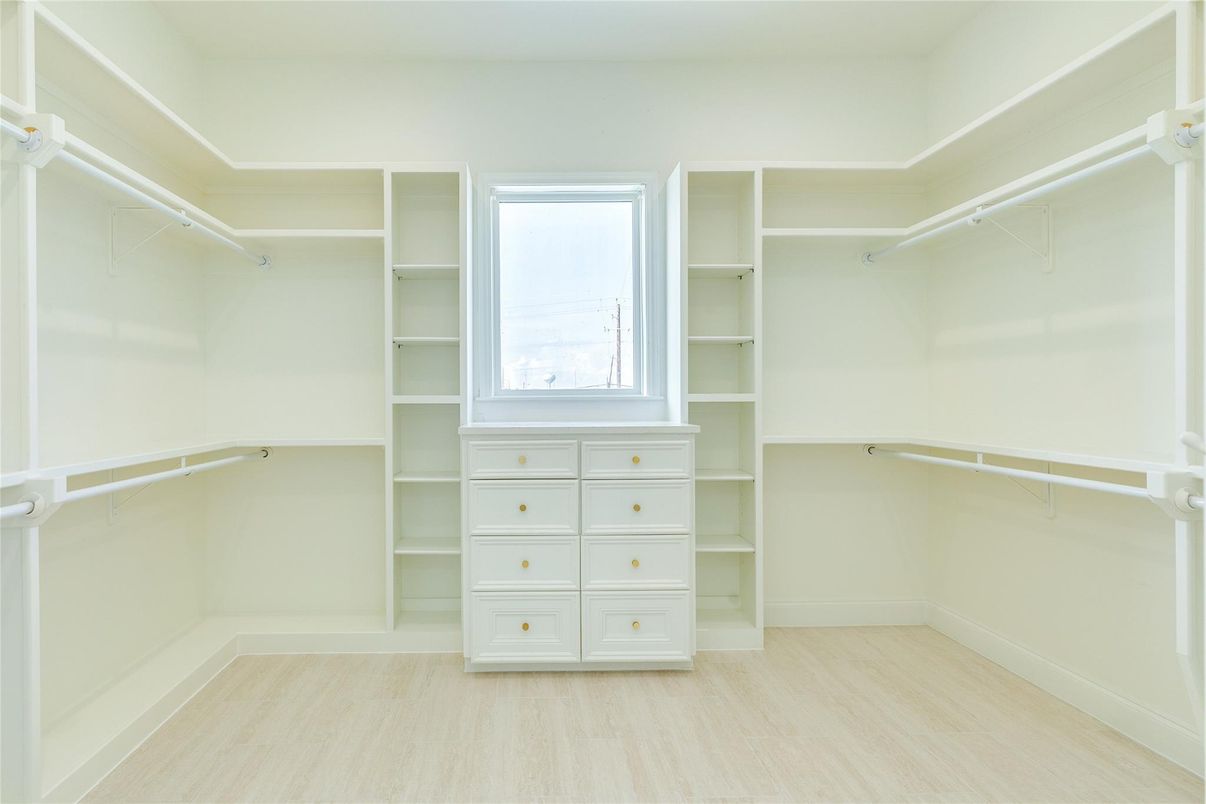 Interior, Walk-in Closets, Wood Texture Flooring
