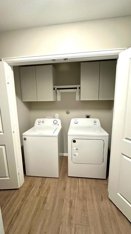 Interior, Utility Closets, Washer, Wood Texture Flooring