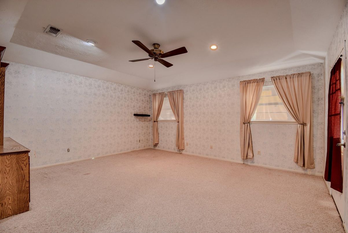 Empty room, Interior, Recessed Lighting
