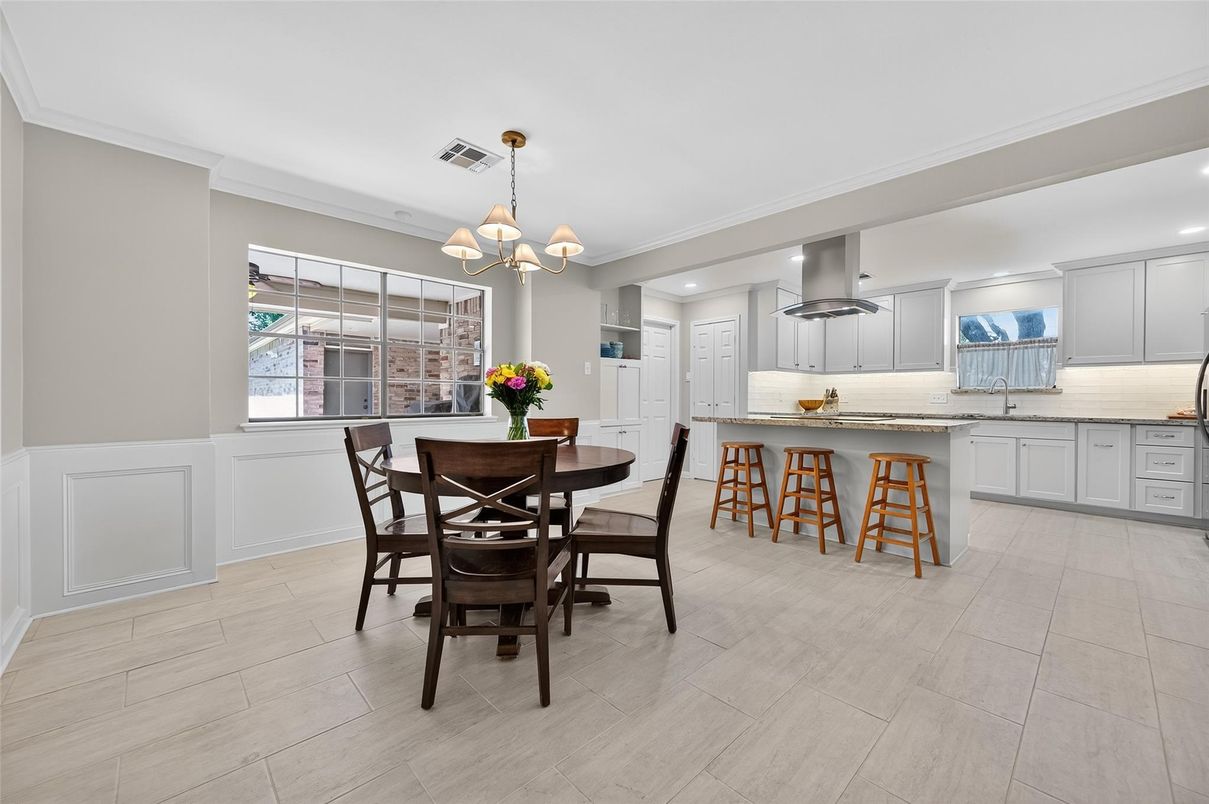 Chandelier, Dining room, Interior, Kitchen, Recessed Lighting, Wood Texture Flooring