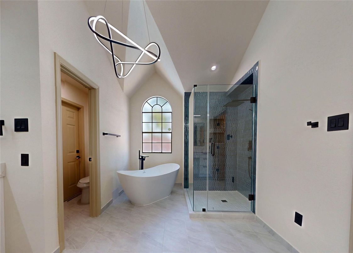 Bathroom, Free Standing Baths, Glass Shower, Interior, Pendant Lights, Recessed Lighting