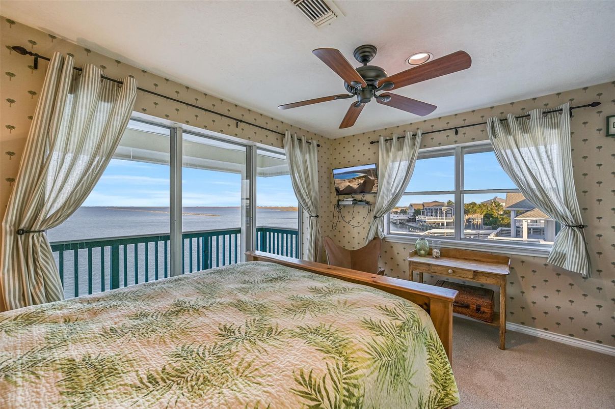 Bedroom, Interior, Water