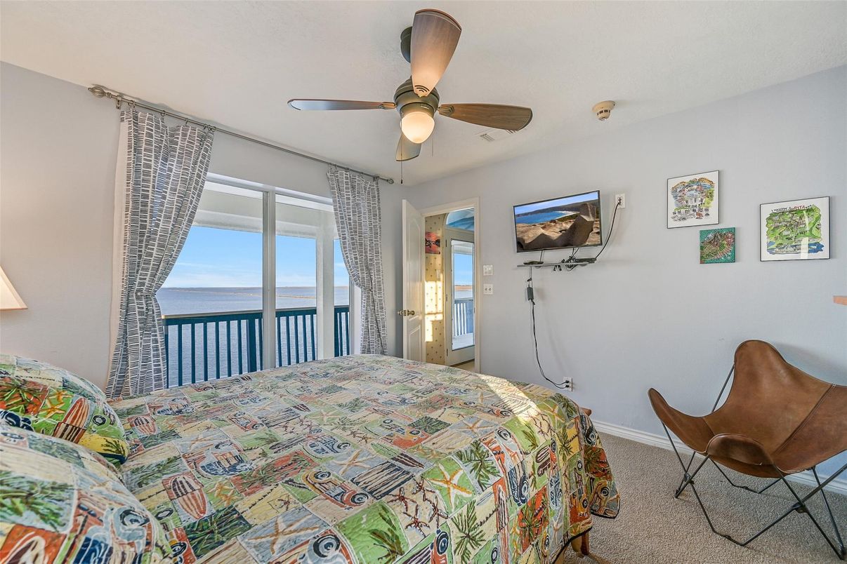 Bedroom, Interior, Water