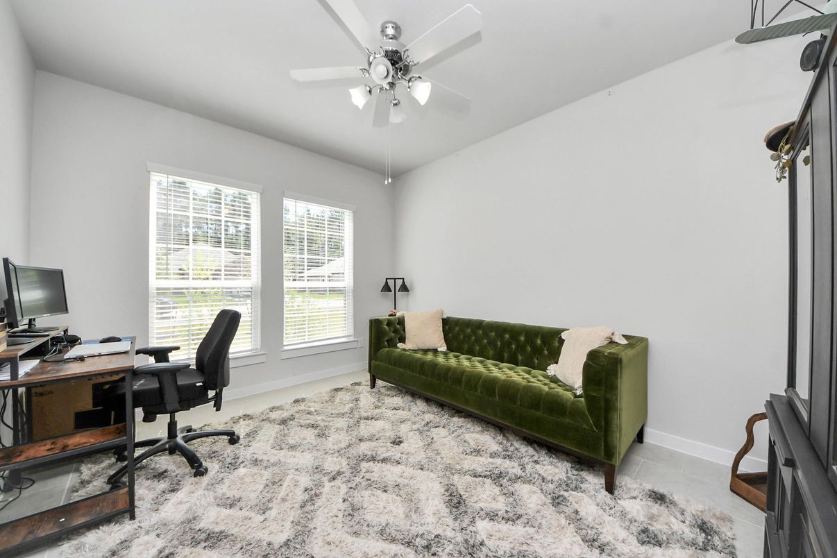 Home Office, Interior