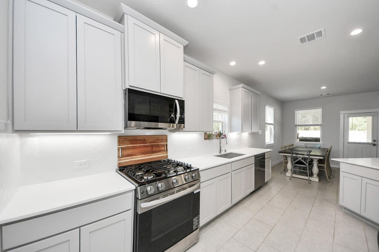 Dining room, Interior, Kitchen, Recessed Lighting, Stainless Steel Appliances