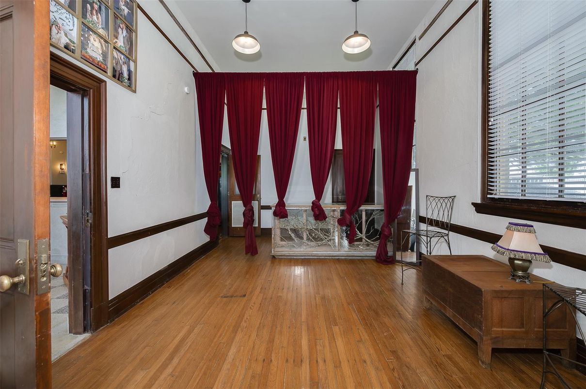 Interior, Pendant Lights, Wood Texture Flooring