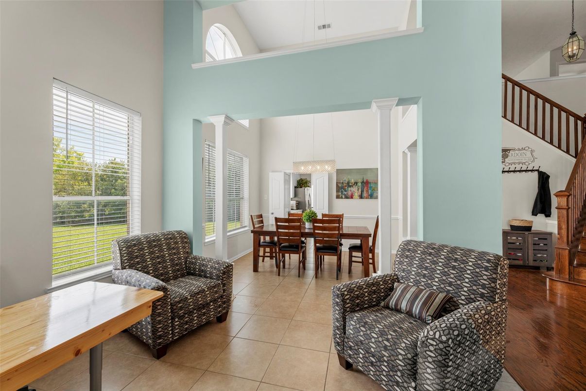 Chandelier, Dining room, Interior, Living room, Pendant Lights, Wood Texture Flooring
