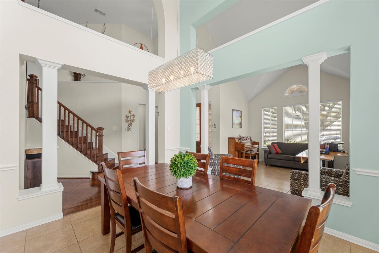 Chandelier, Dining room, Interior, Living room