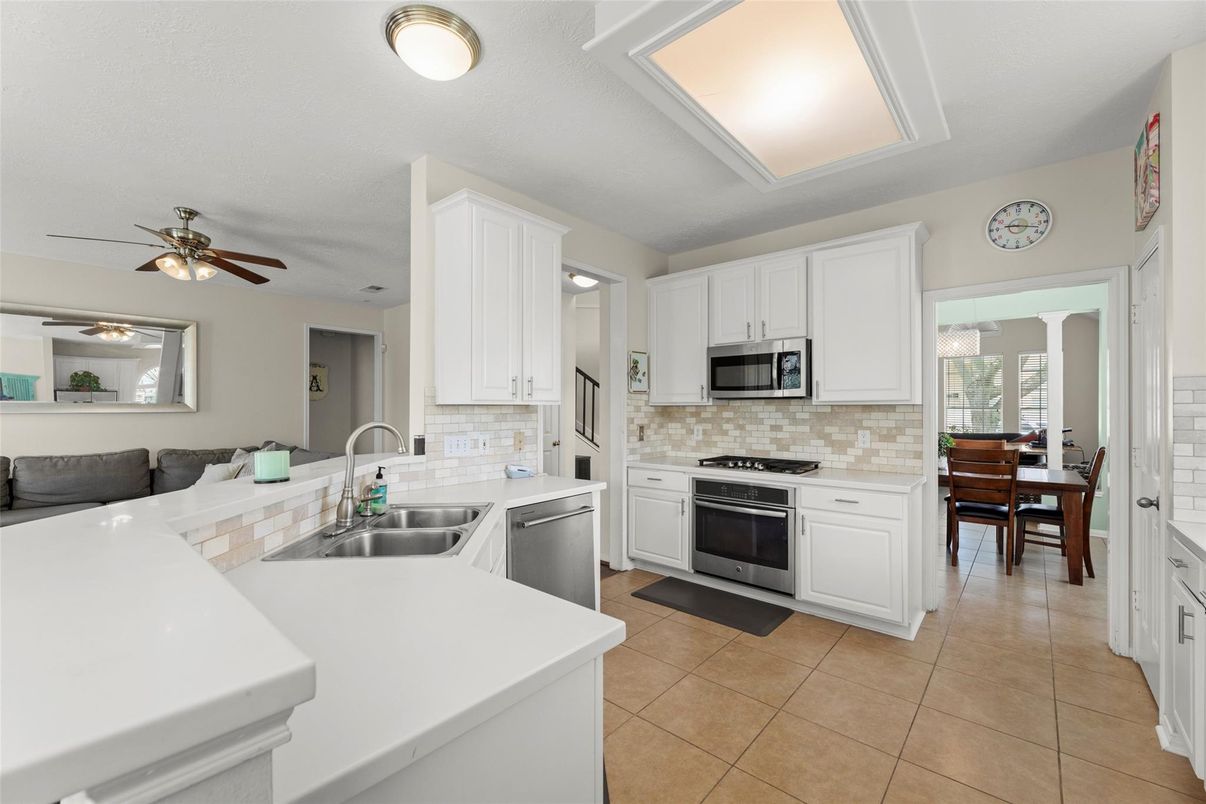 Dining room, Interior, Kitchen, Stainless Steel Appliances