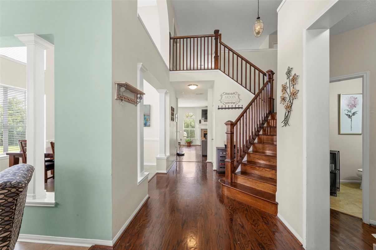 Interior, Pendant Lights, Wood Texture Flooring
