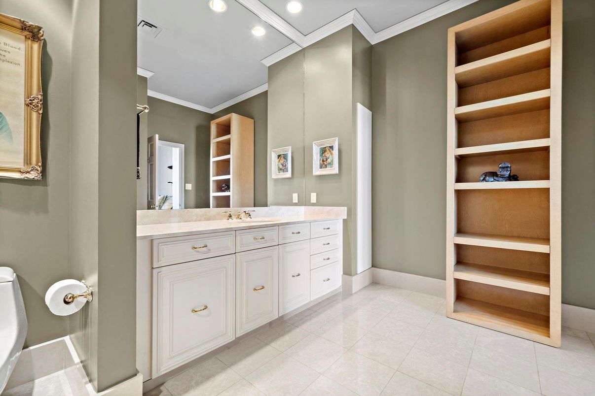 Bathroom, Dual Sink Vanities, Interior, Recessed Lighting