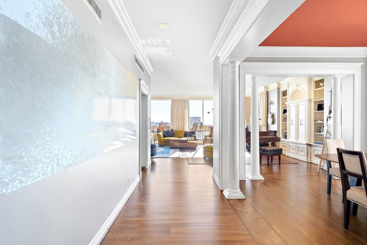 Interior, Recessed Lighting, Wood Texture Flooring