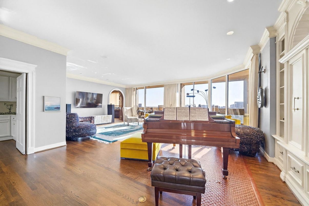 Interior, Piano, Recessed Lighting, Wood Texture Flooring