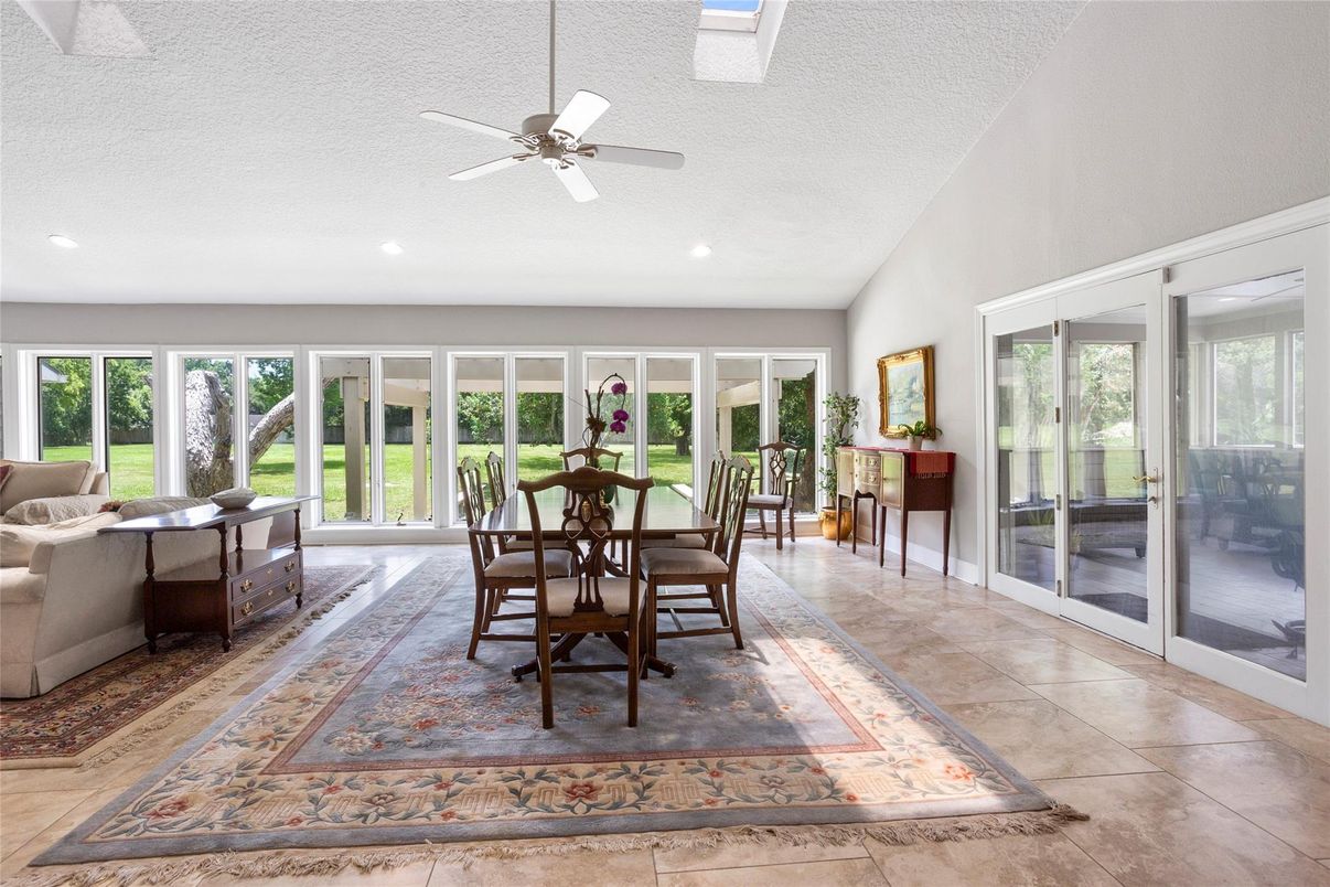 Dining room, Interior, Recessed Lighting