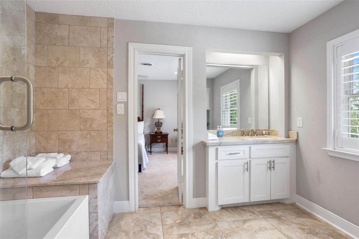 Bathroom, Dual Sink Vanities, Interior
