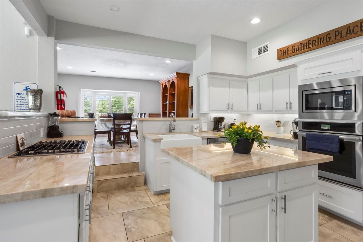 Dining room, Interior, Kitchen, Recessed Lighting, Stainless Steel Appliances