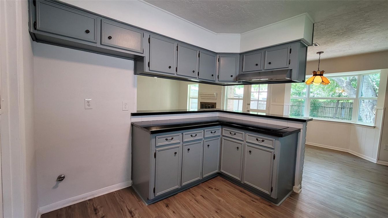 Interior, Kitchen, Pendant Lights, Wood Texture Flooring