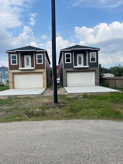 Attached, Exterior, Facade, Raised Ranch