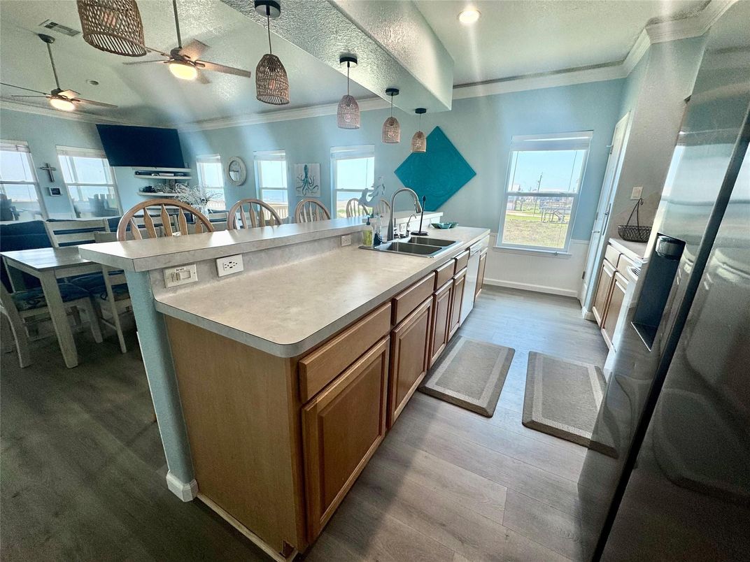 Dining room, Interior, Kitchen, Pendant Lights, Recessed Lighting, Wood Texture Flooring