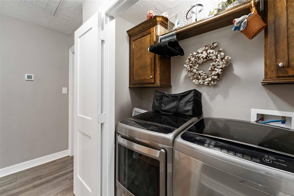 Interior, Washer, Wood Texture Flooring