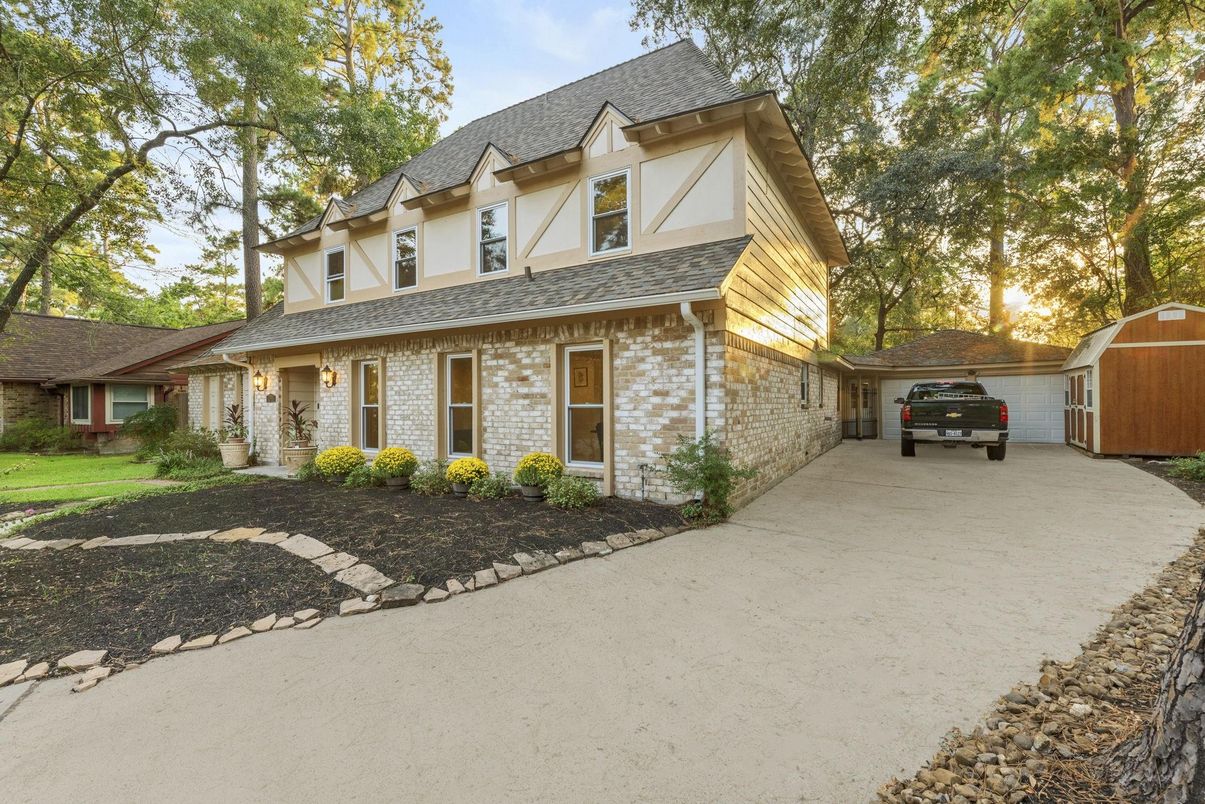 Attached, Exterior, Facade, Brick Facade, Farmhouse