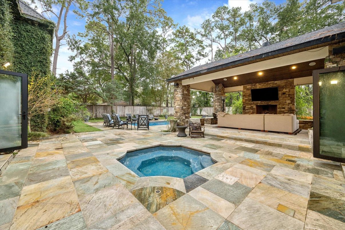 Exterior, Fireplace, Pool