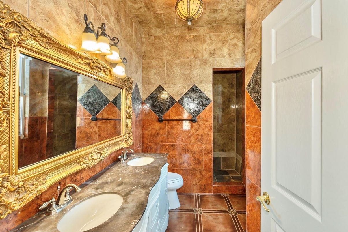 Bathroom, Dual Sink Vanities, Interior