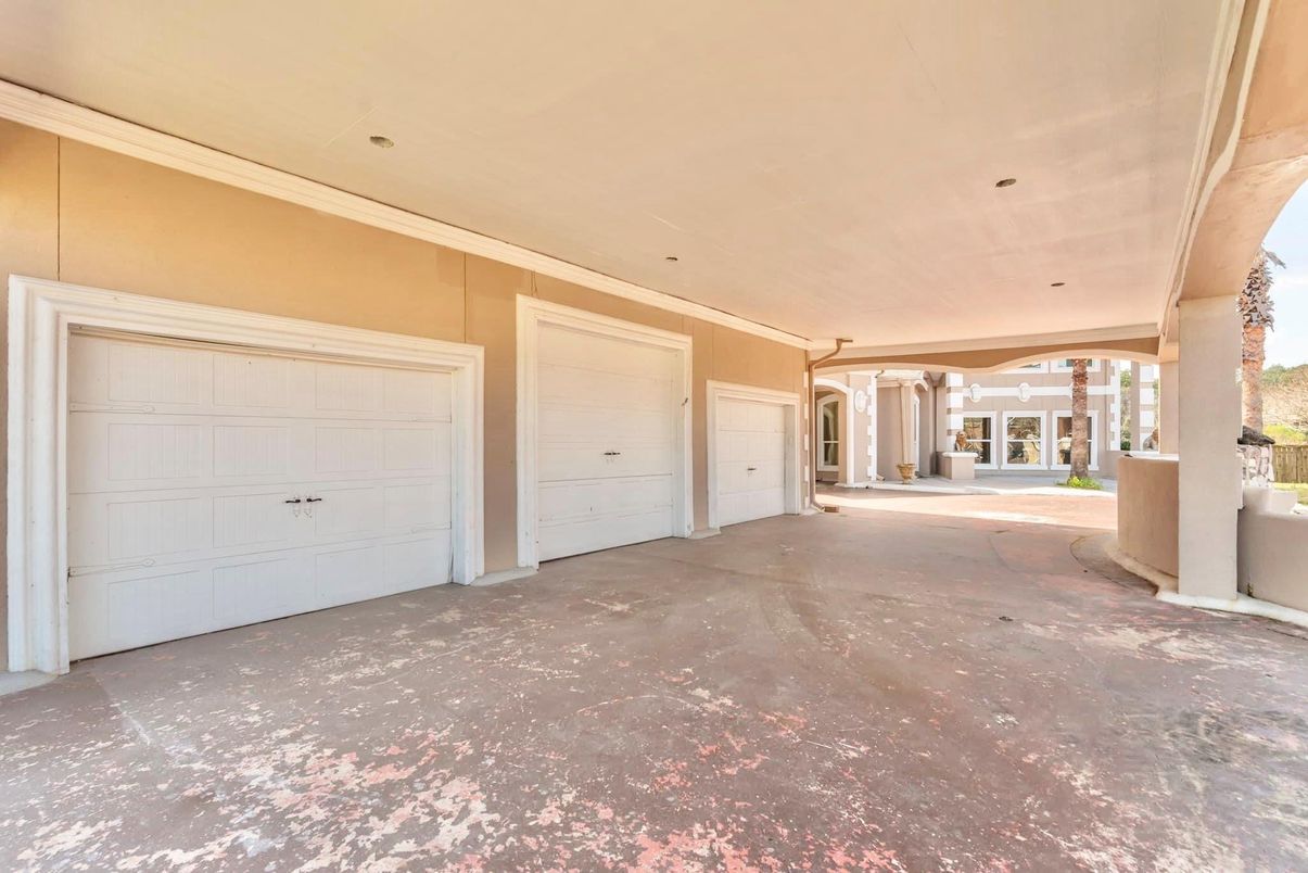 Detached Garage, Exterior