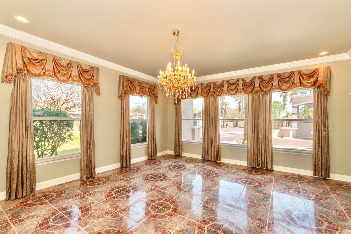 Chandelier, Empty room, Interior, Recessed Lighting
