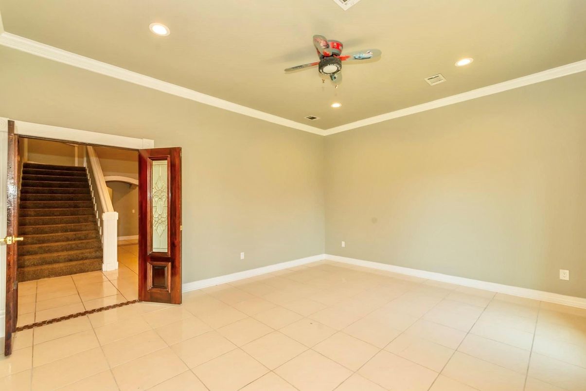 Empty room, Interior, Recessed Lighting