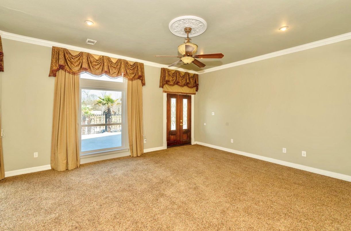 Empty room, Interior, Recessed Lighting