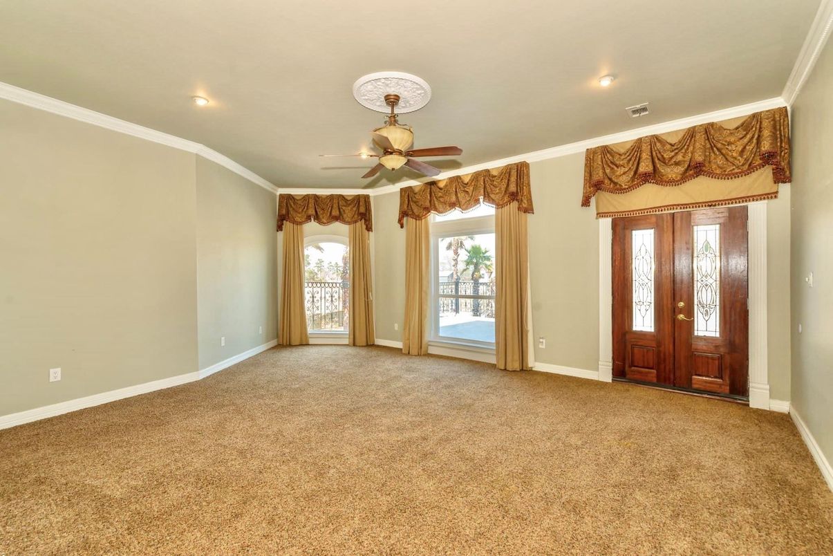 Empty room, Interior, Recessed Lighting
