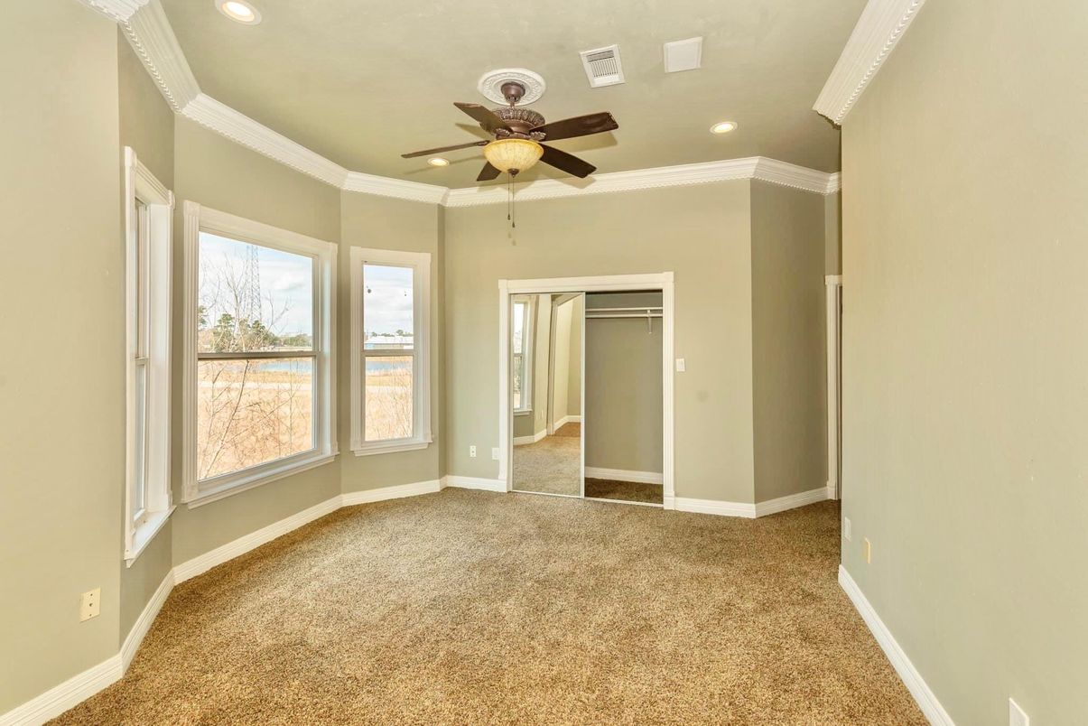 Empty room, Interior, Recessed Lighting