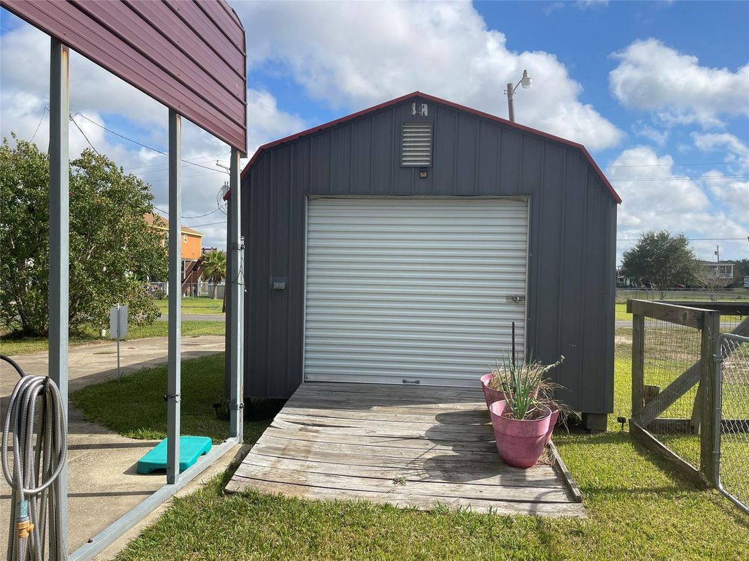 Detached Garage, Exterior