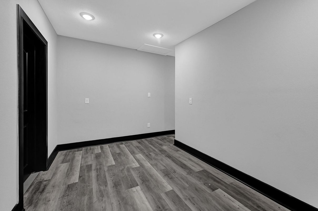 Empty room, Interior, Recessed Lighting, Wood Texture Flooring