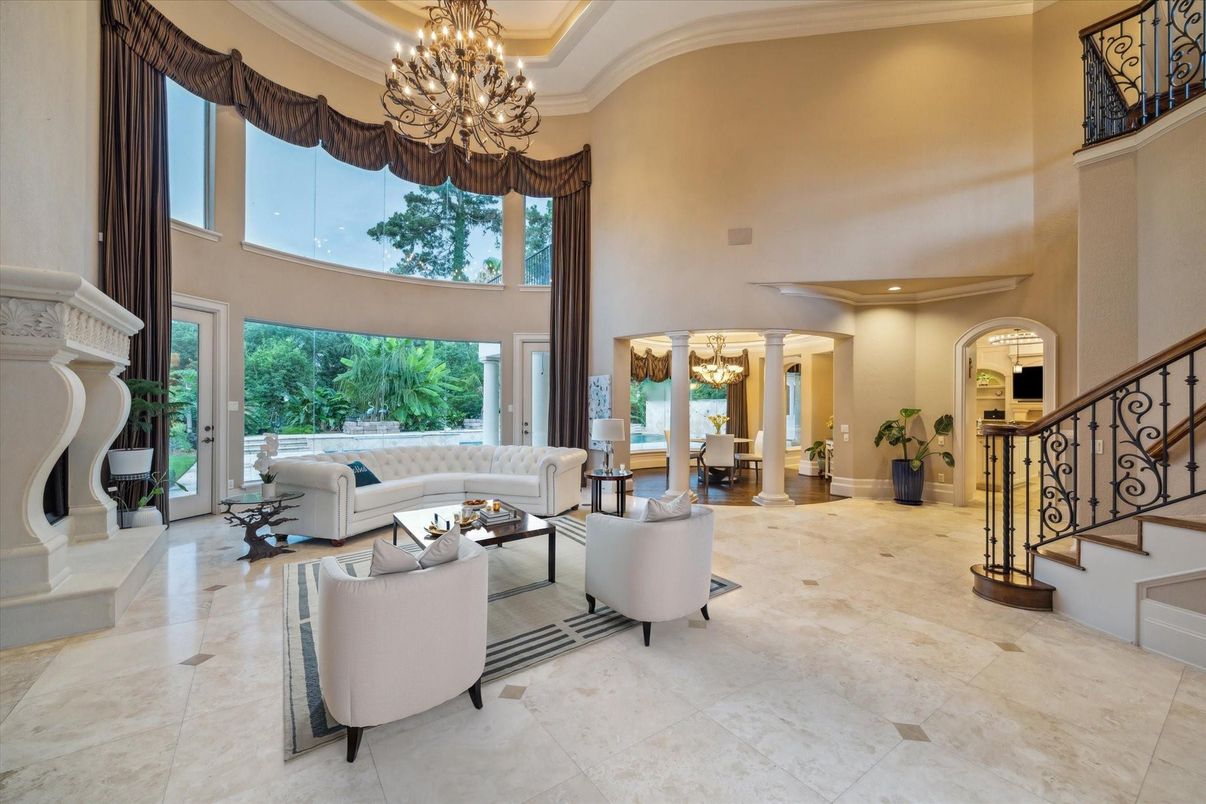 Chandelier, Dining room, Interior, Living room, Recessed Lighting