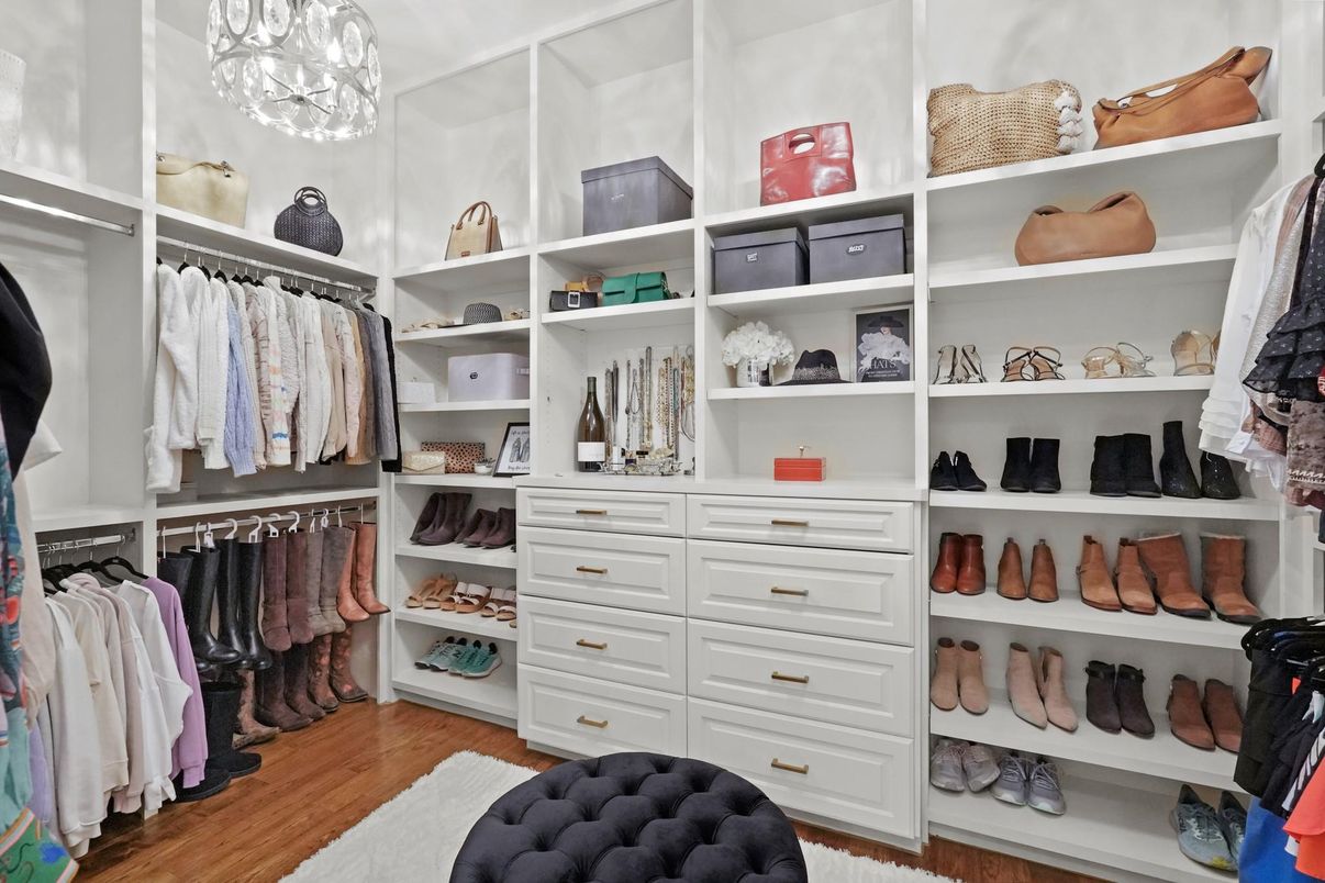 Interior, Walk-in Closets, Wood Texture Flooring