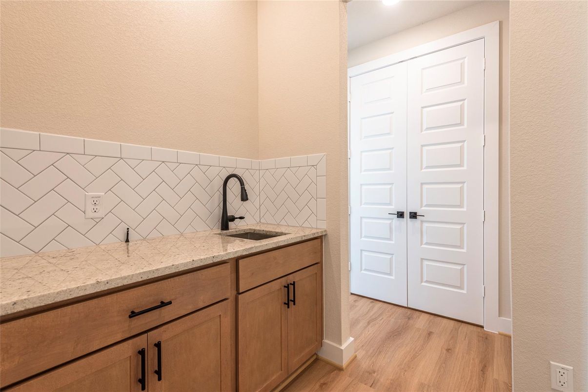 Interior, Recessed Lighting, Wood Texture Flooring