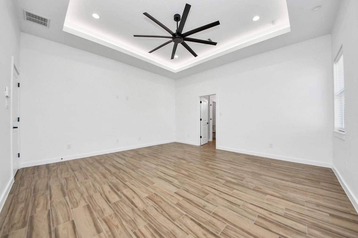 Empty room, Interior, Recessed Lighting, Wood Texture Flooring
