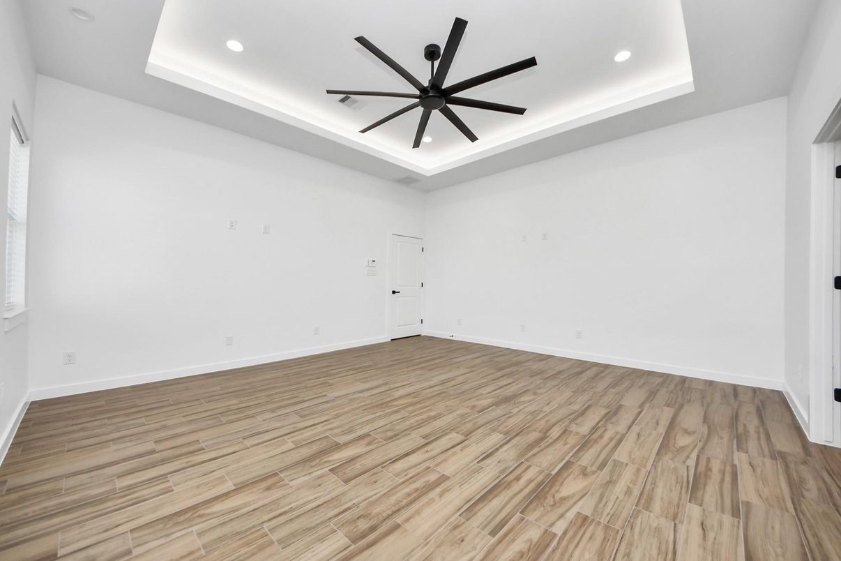 Empty room, Interior, Recessed Lighting, Wood Texture Flooring