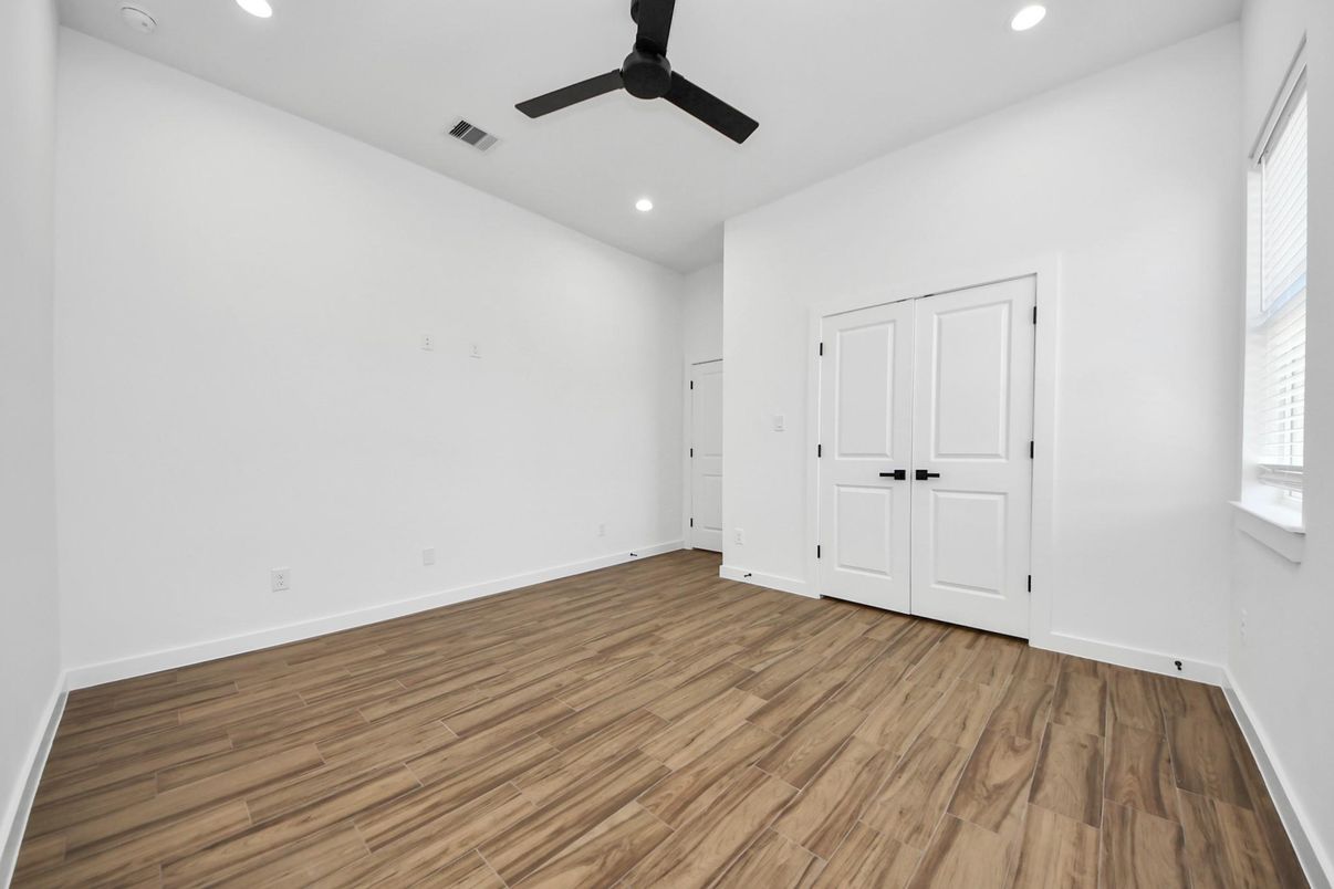 Empty room, Interior, Recessed Lighting, Wood Texture Flooring