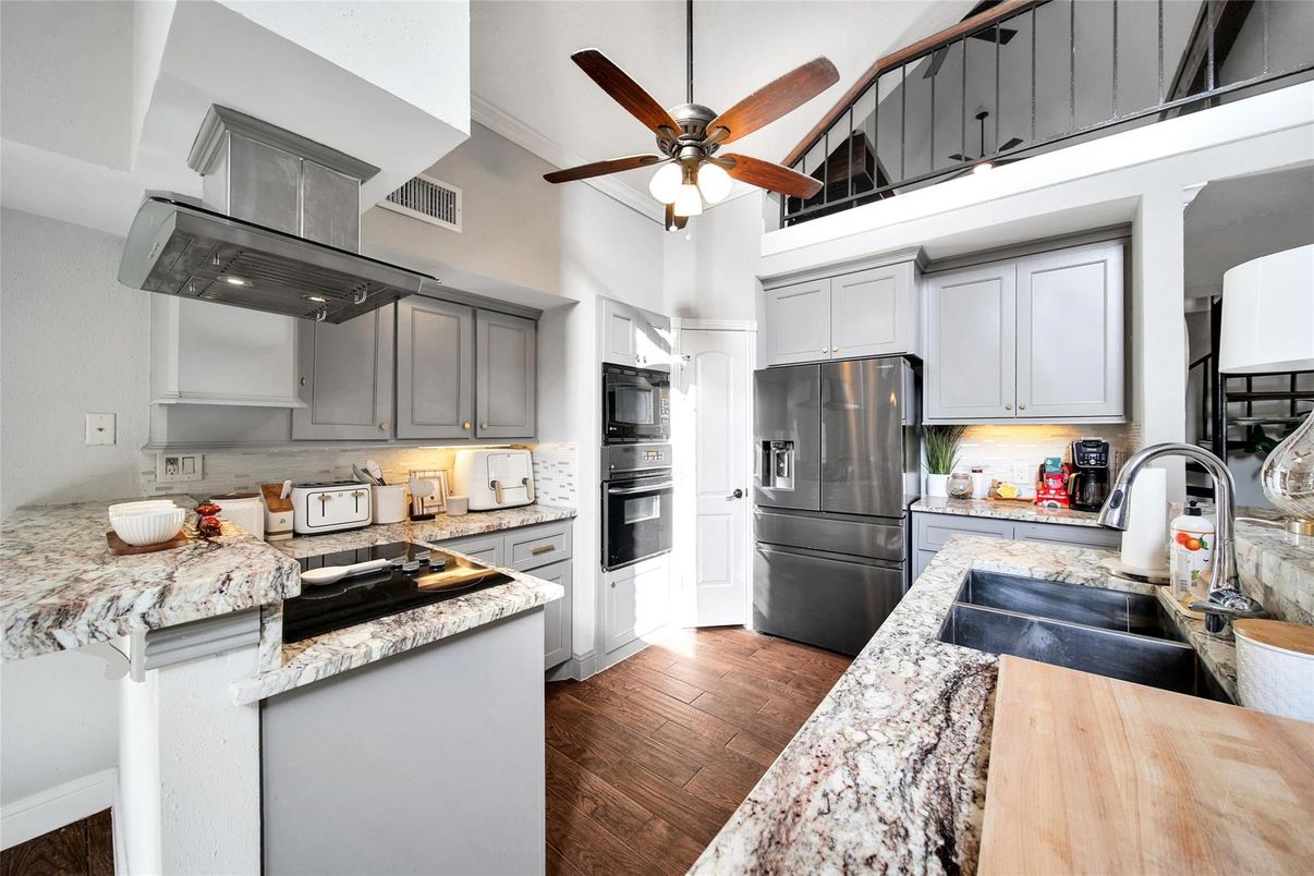Interior, Kitchen, Stainless Steel Appliances, Wood Texture Flooring