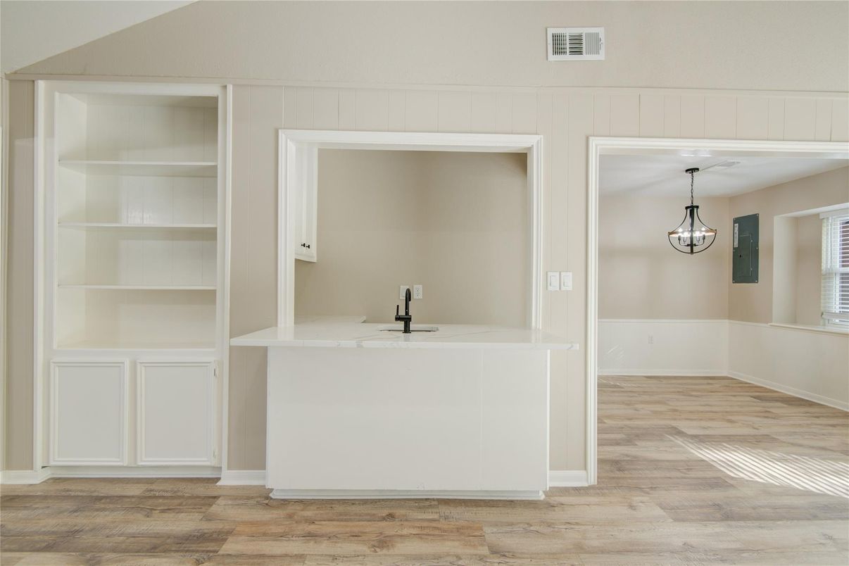 Interior, Pendant Lights, Wood Texture Flooring