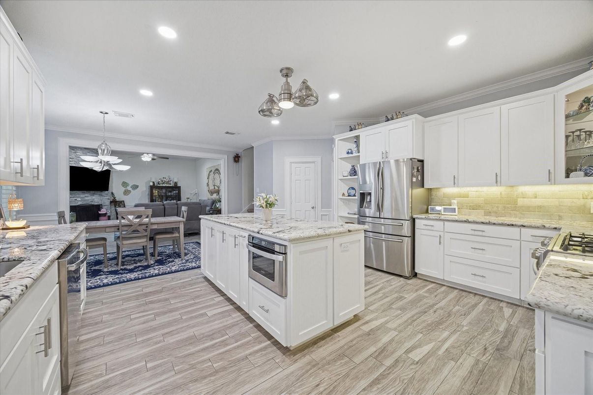 Dining room, Interior, Kitchen, Pendant Lights, Recessed Lighting, Stainless Steel Appliances, Wood Texture Flooring