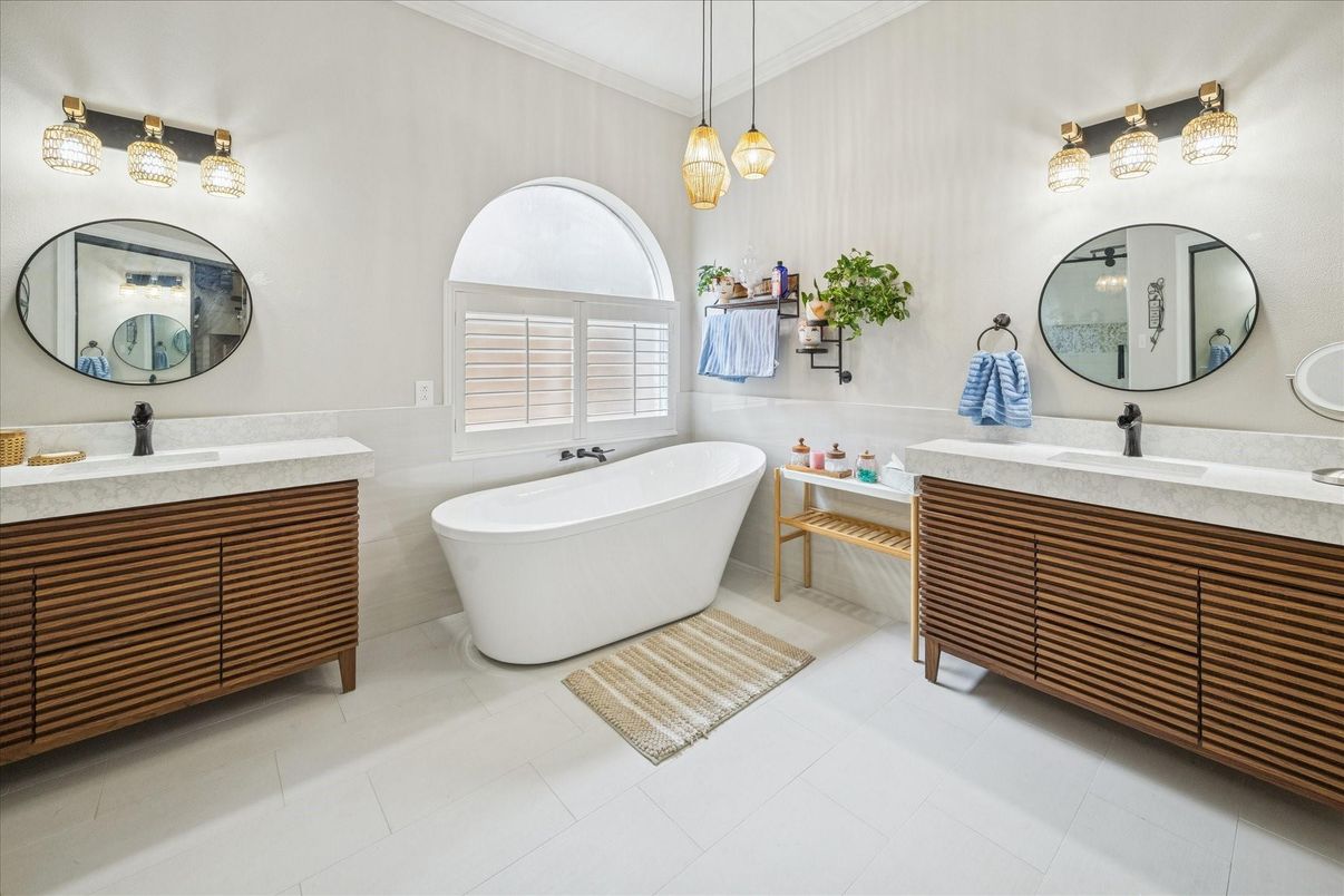 Bathroom, Dual Sink Vanities, Free Standing Baths, Interior, Pendant Lights